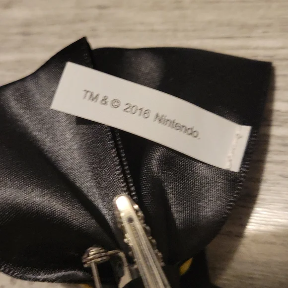 Nintendo Star Bow or Pin - Picture 3 of 3